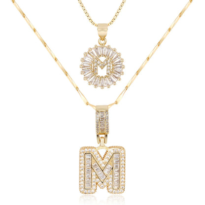 Colliers avec initiale en diamant