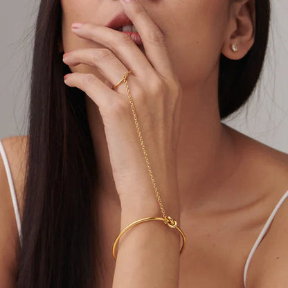 Bracelet manchette avec bague liée