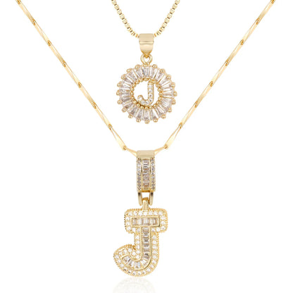 Colliers avec initiale en diamant