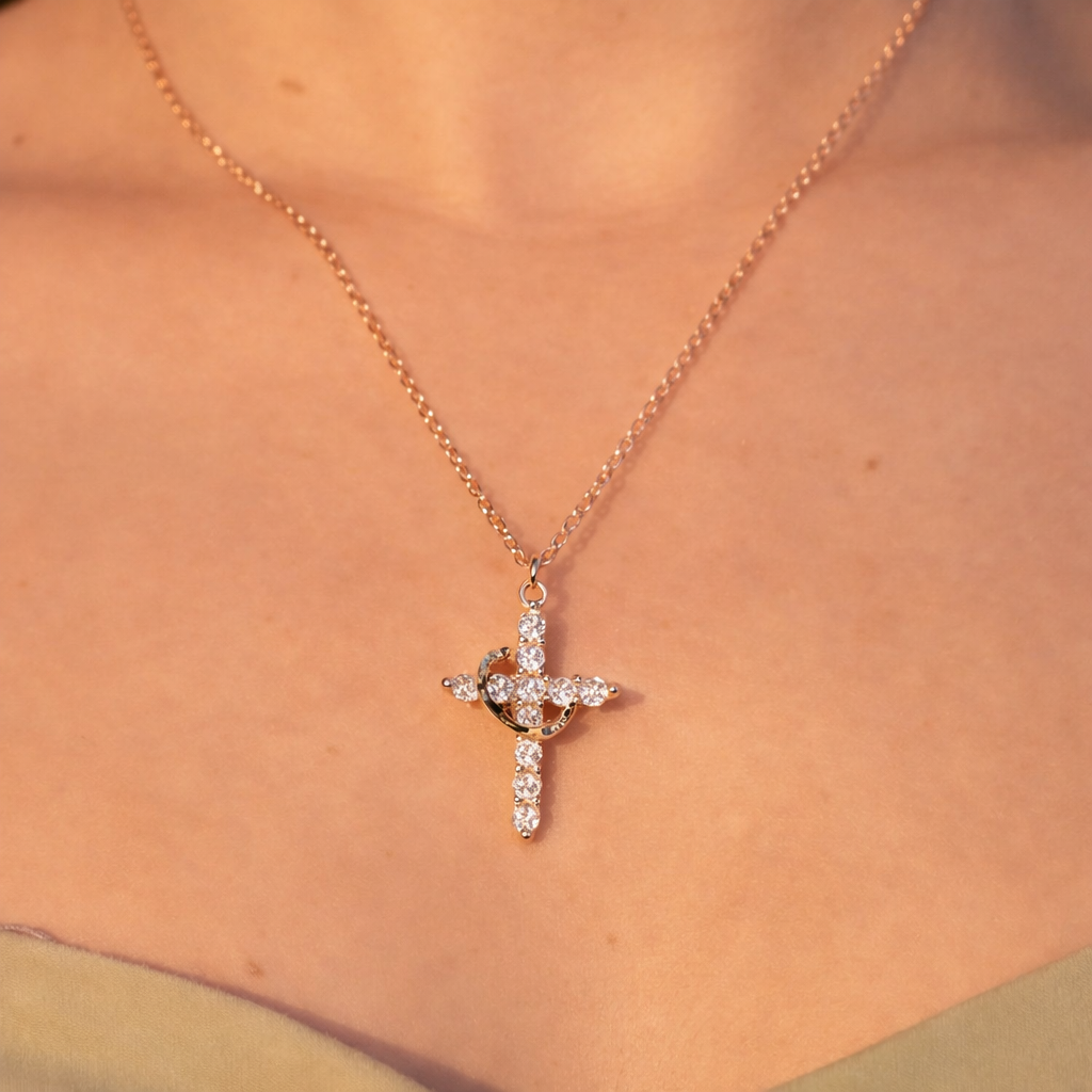Collier Croix & Couronne | Un Rappel Subtil de Foi