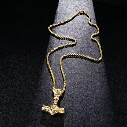 Collier Mjölnir doré gravé