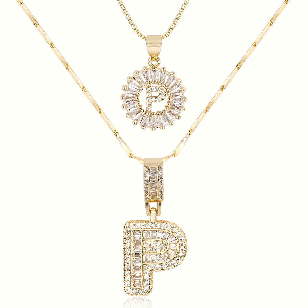 Colliers avec initiale en diamant