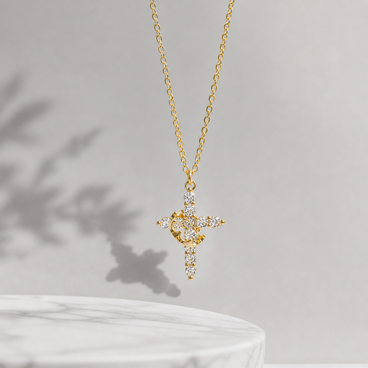 Collier Croix Couronne Élégante