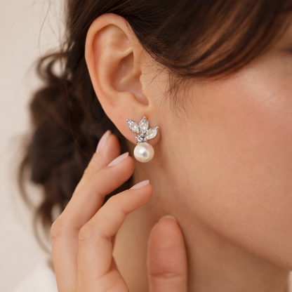 Perles d'argent en boucle d'oreilles