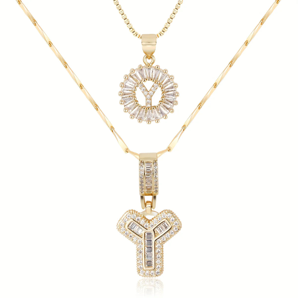 Colliers avec initiale en diamant