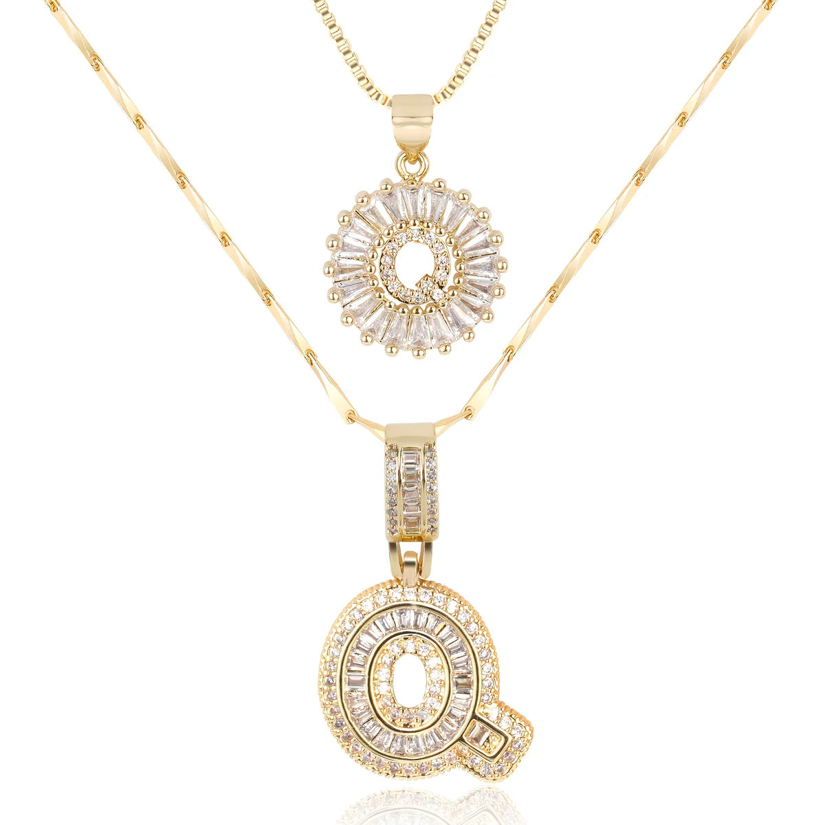 Colliers avec initiale en diamant
