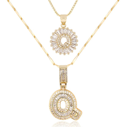 Colliers avec initiale en diamant