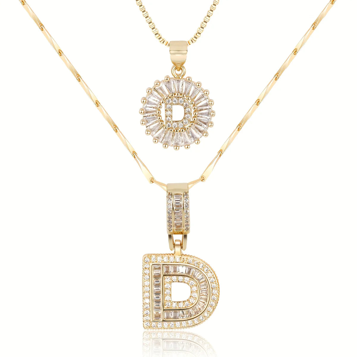 Colliers avec initiale en diamant
