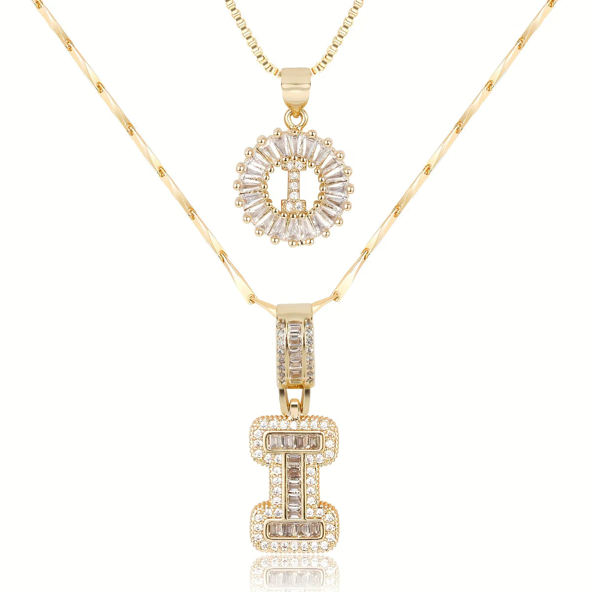 Colliers avec initiale en diamant