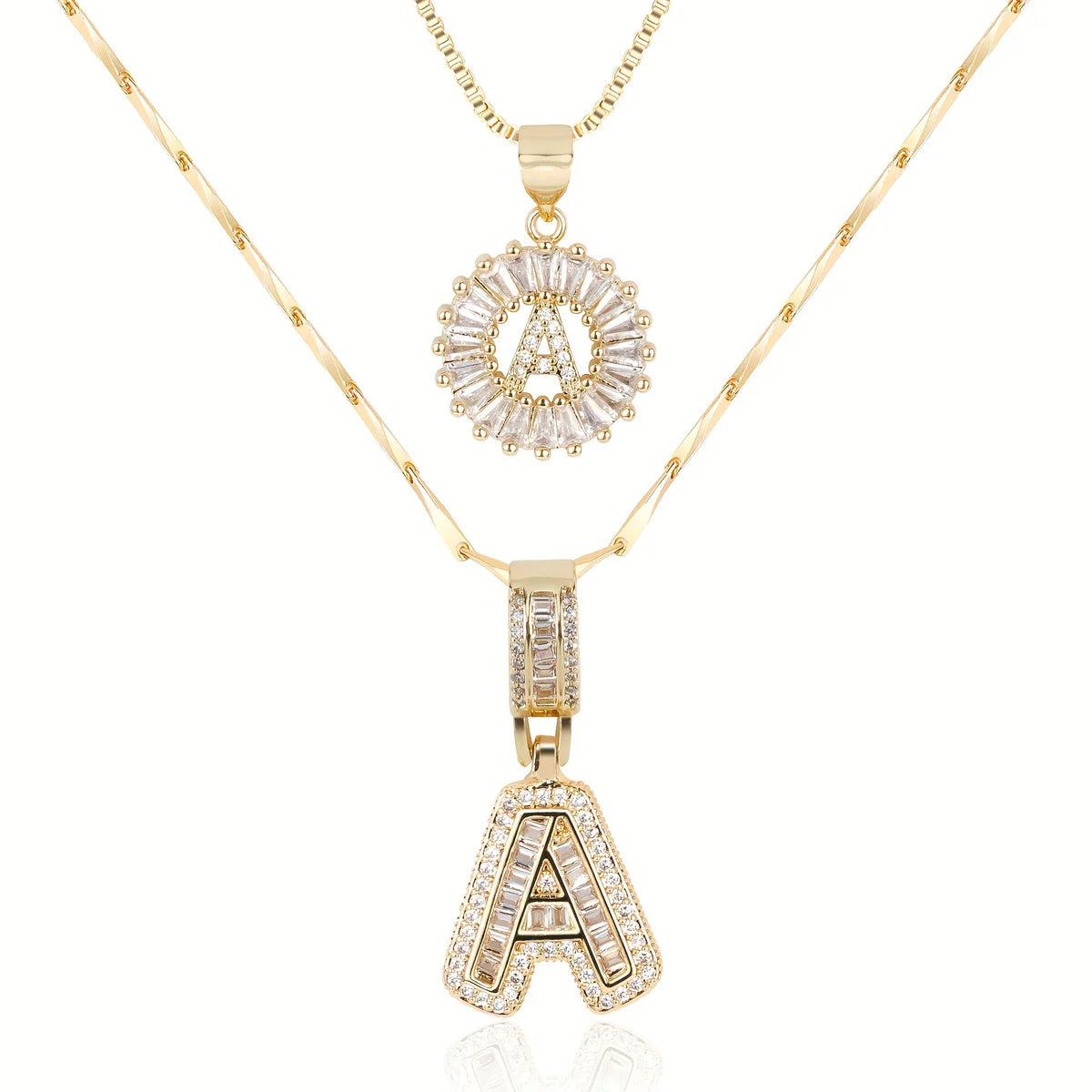 Colliers avec initiale en diamant
