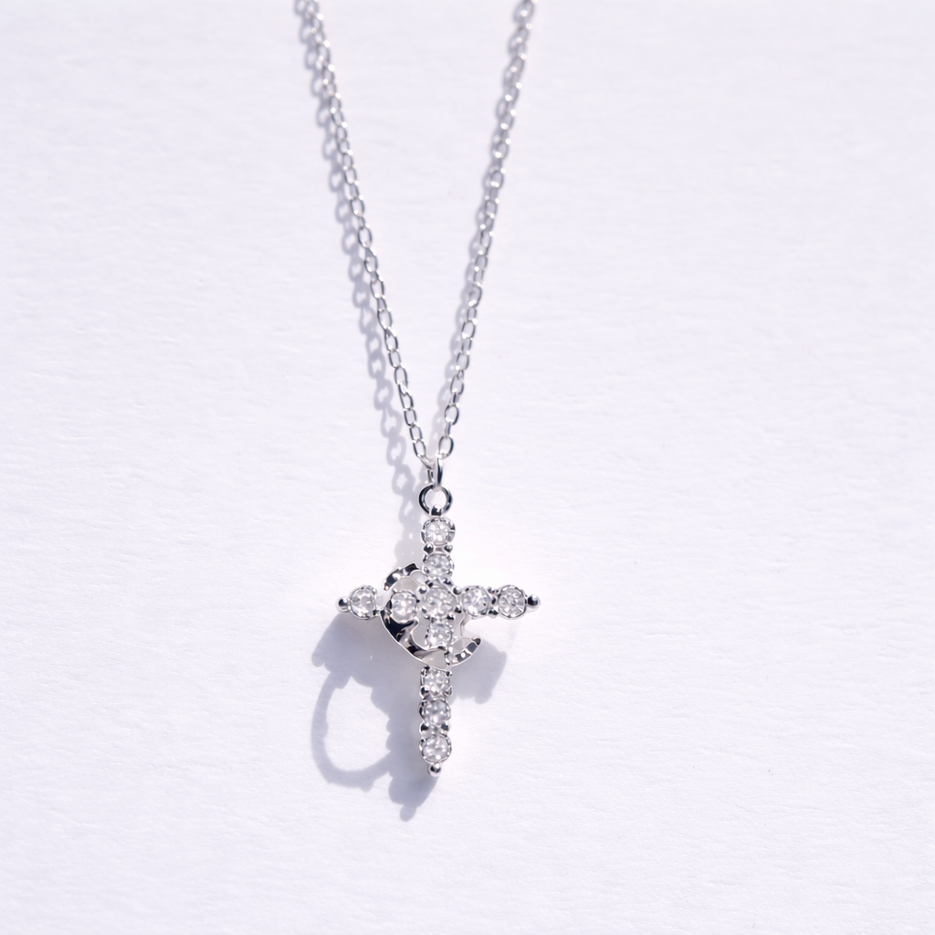 Collier Croix & Couronne | Un Rappel Subtil de Foi