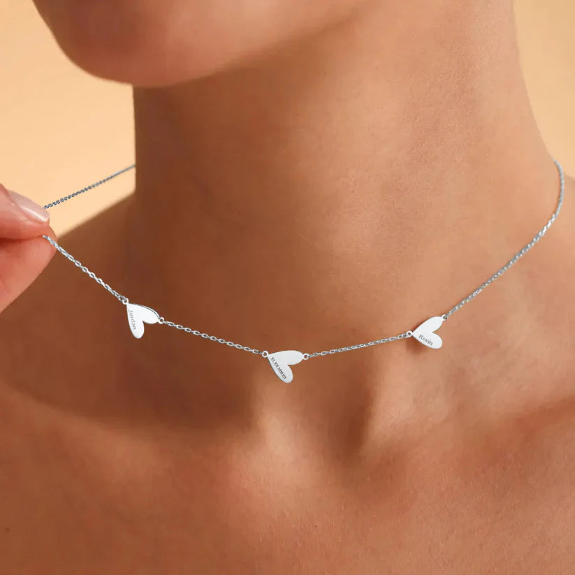 Collier personnalisé aux cœurs gravés