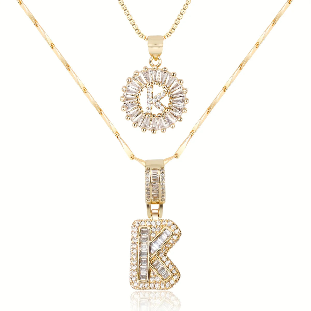 Colliers avec initiale en diamant