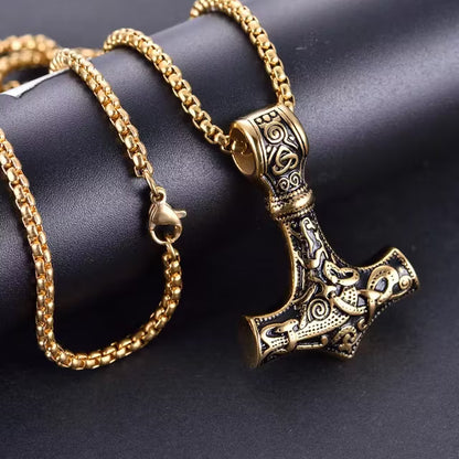 Collier Mjölnir doré gravé