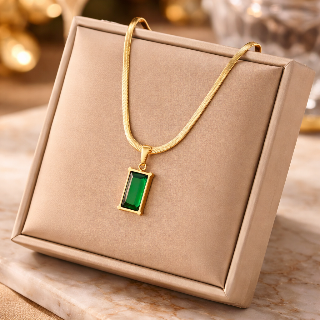 Parure Collier et Boucles d’Oreilles Pierre Verte