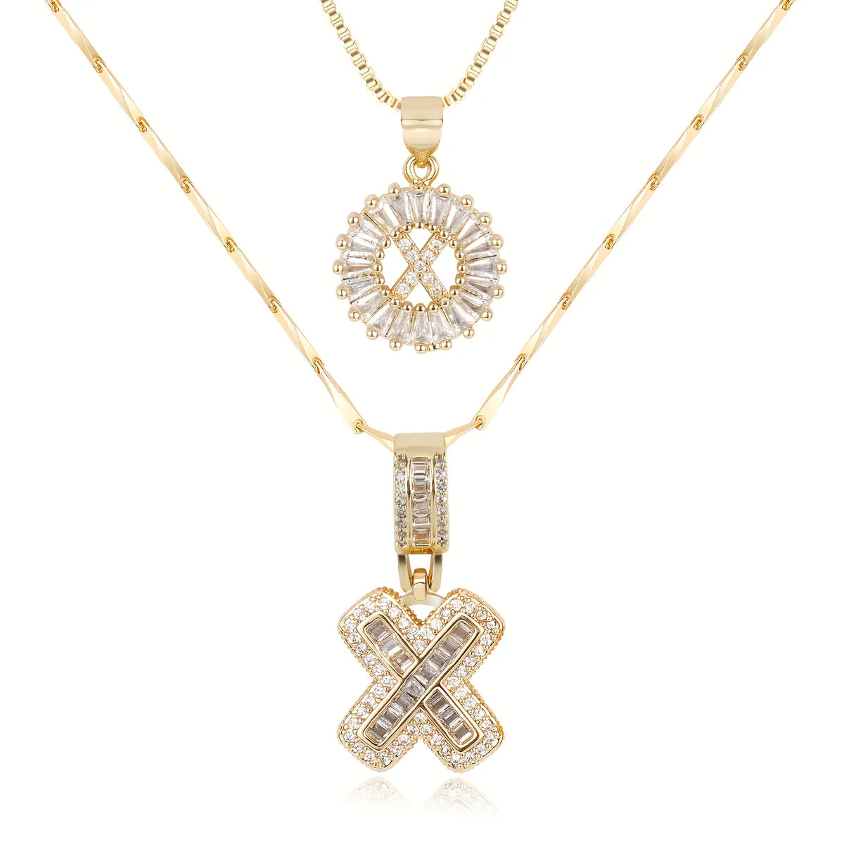 Colliers avec initiale en diamant