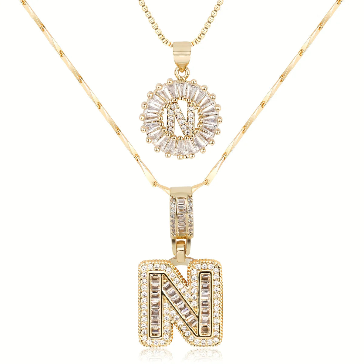 Colliers avec initiale en diamant