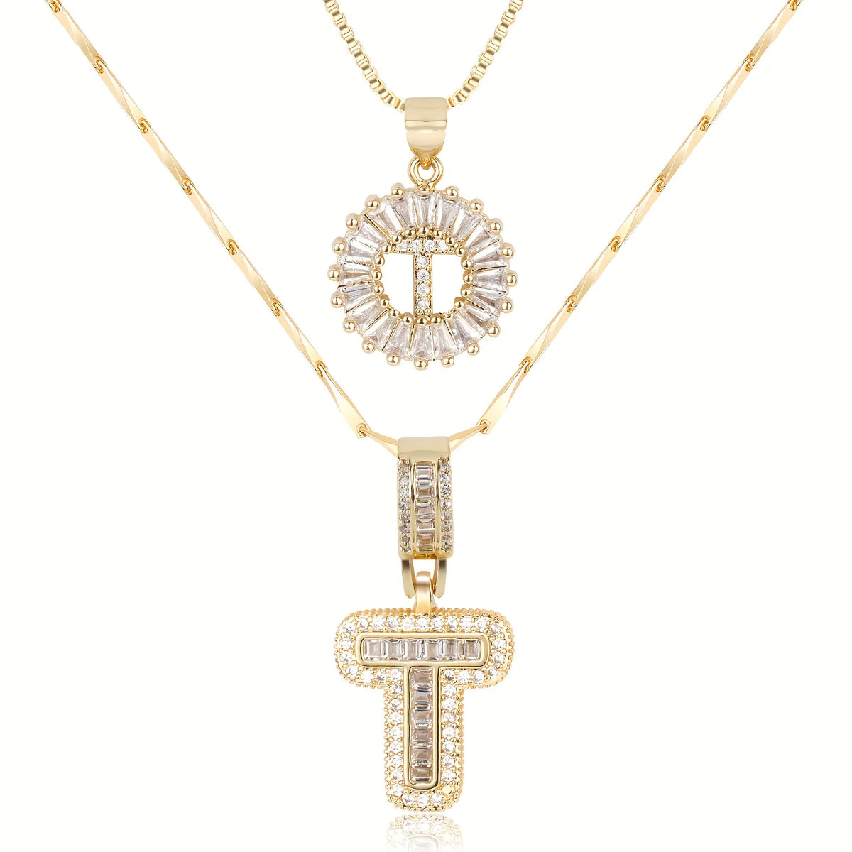 Colliers avec initiale en diamant