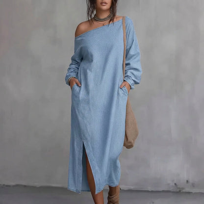Robe Kaia à Épaules Dénudées avec Fente : Élégance Minimaliste Moderne