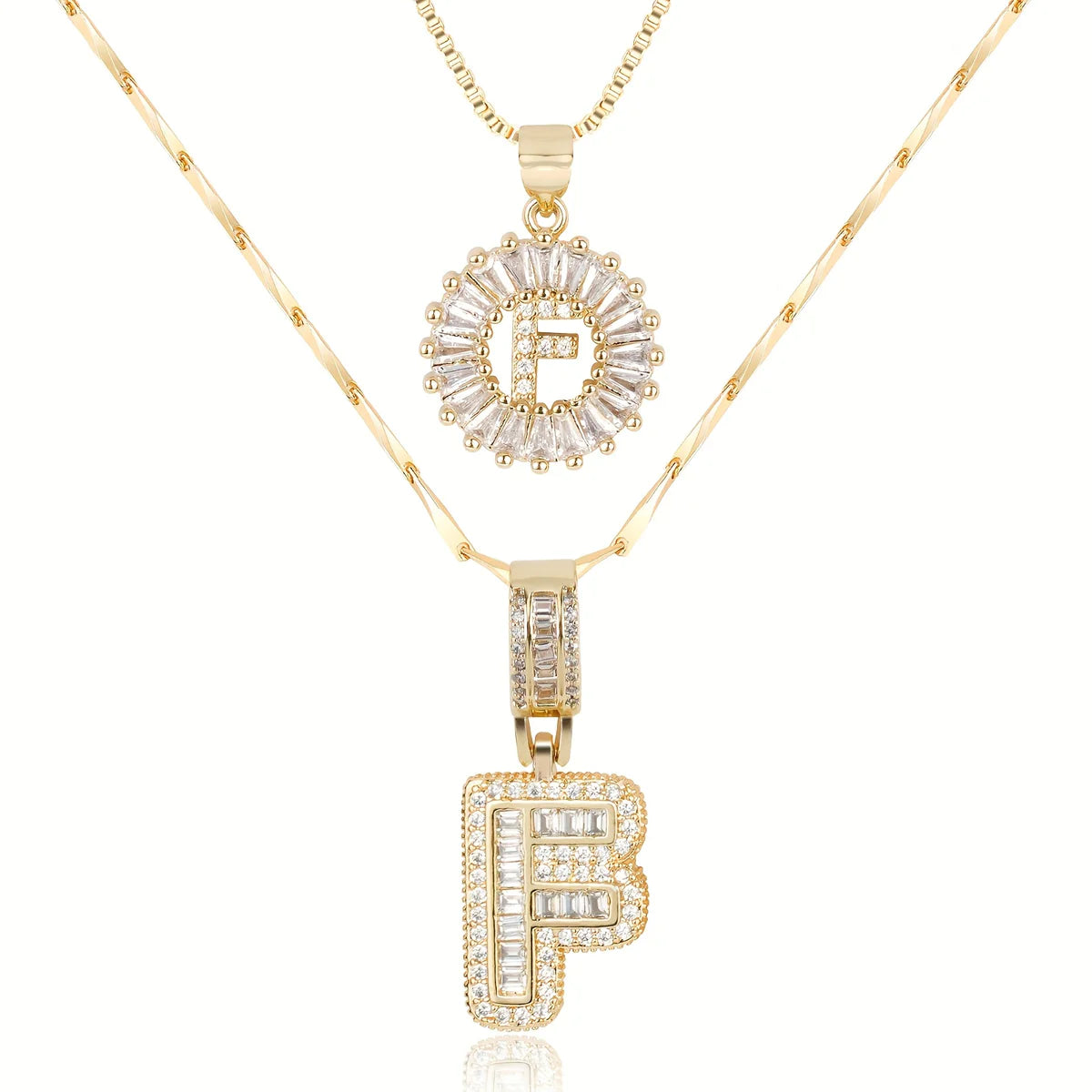 Colliers avec initiale en diamant