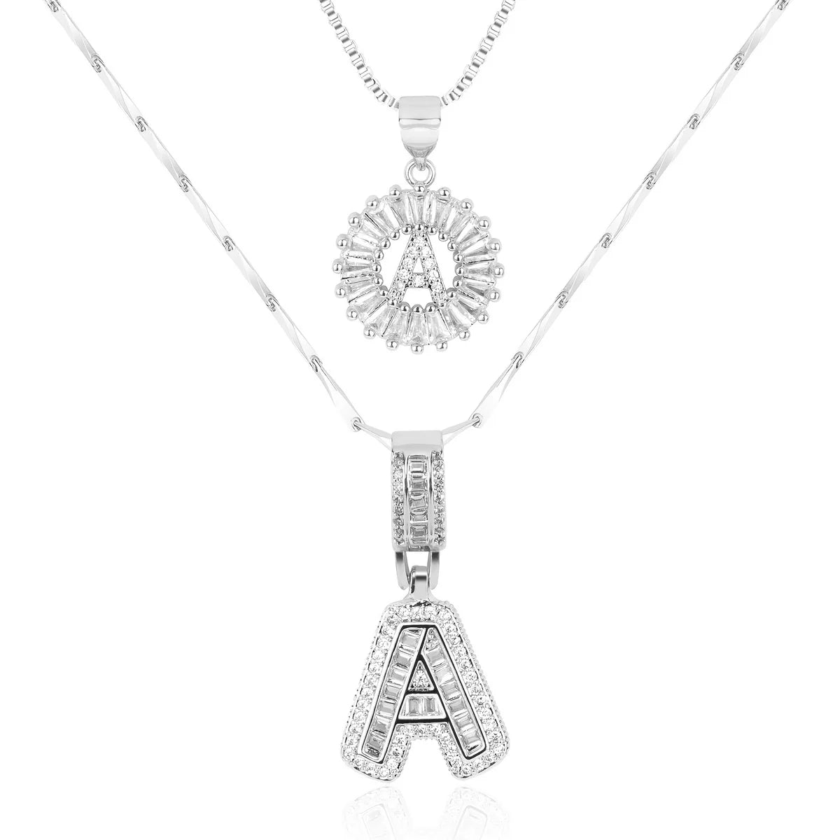 Colliers avec initiale en diamant