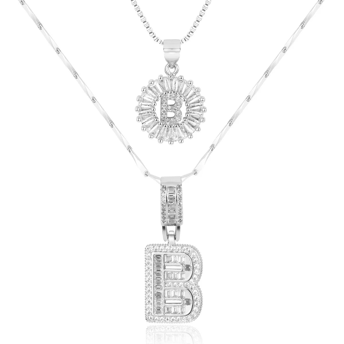Colliers avec initiale en diamant
