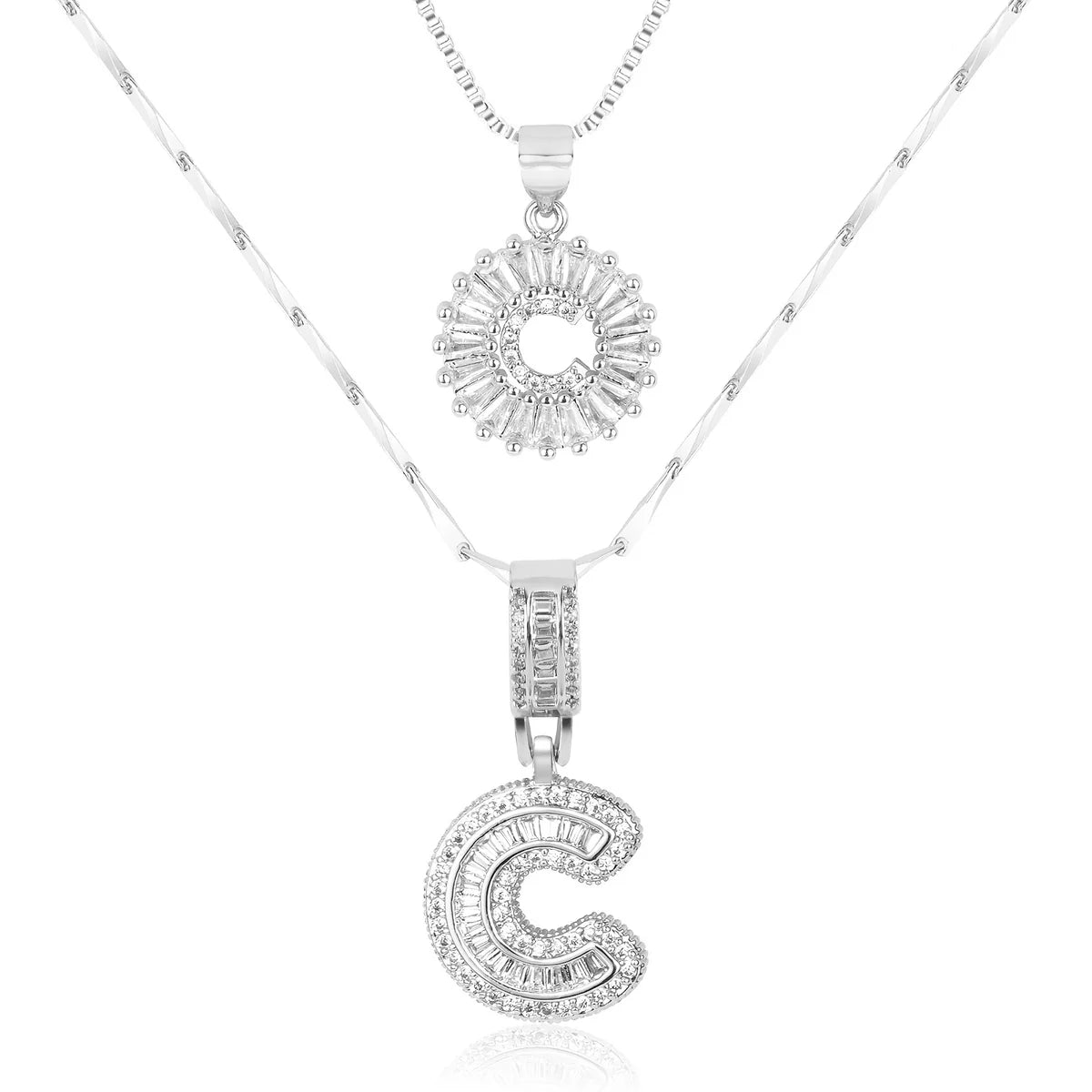 Colliers avec initiale en diamant