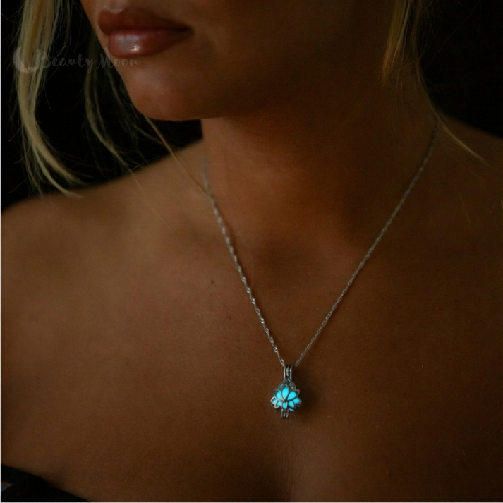 Collier Lotus Lumineux
