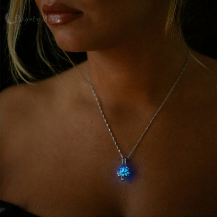 Collier Lotus Lumineux