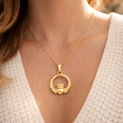 Collier Pendentif Claddagh Élégant