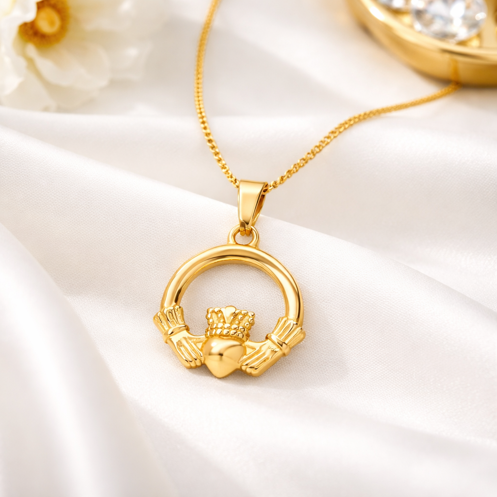 Collier Pendentif Claddagh Élégant