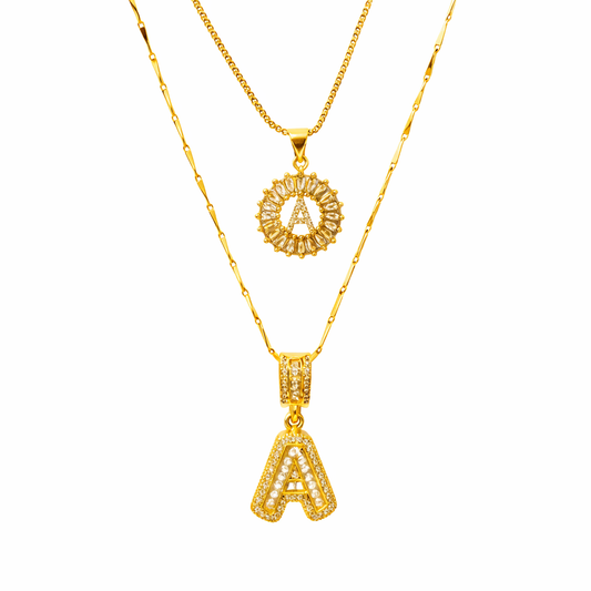 Colliers avec initiale en diamant