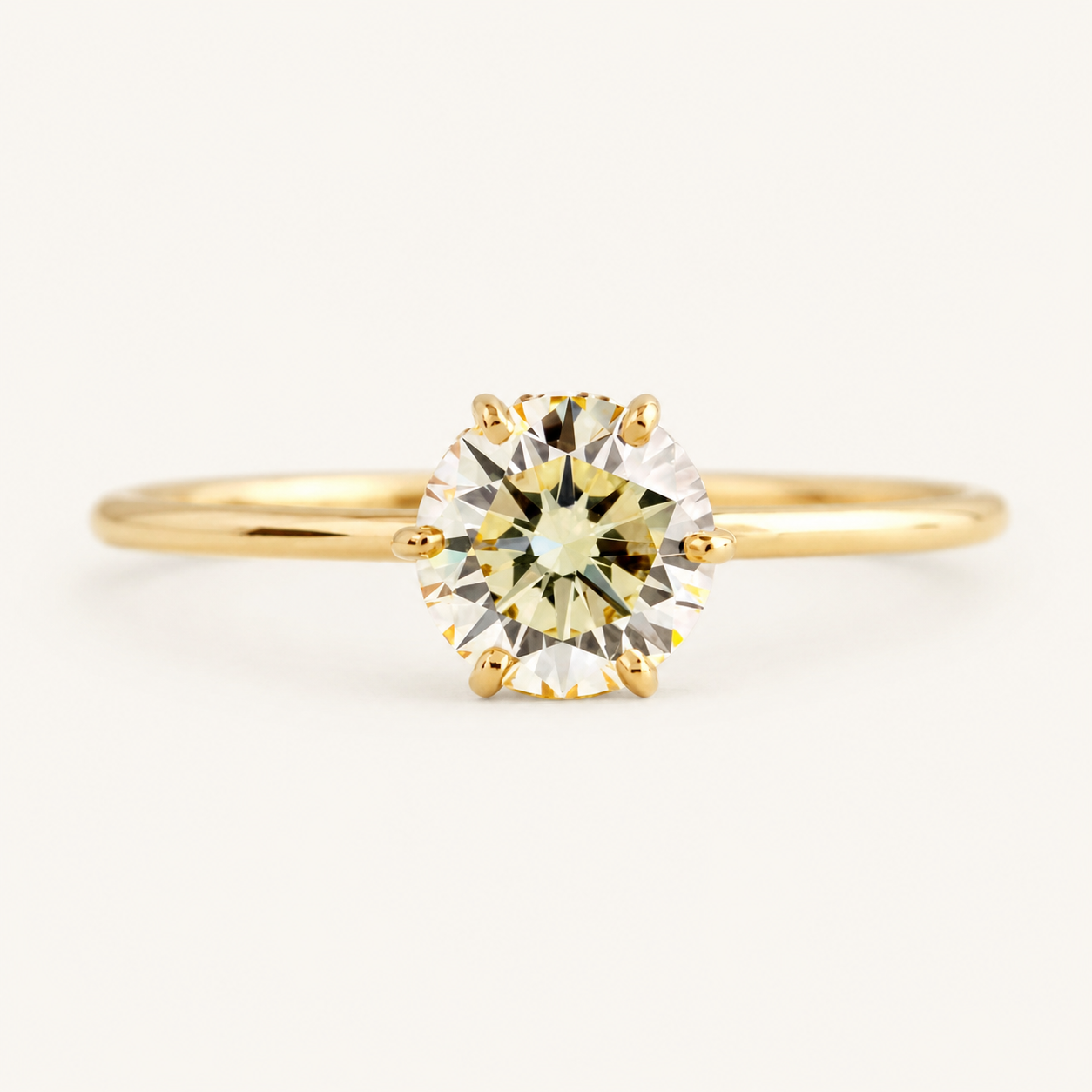 Bague en pierre dorée
