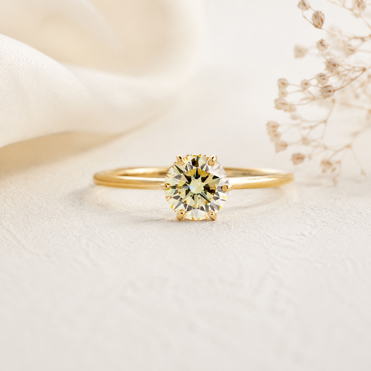 Bague en pierre dorée