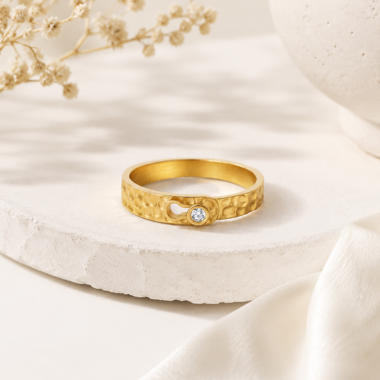 Bague en or entrelacée