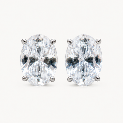 Boucles d'oreilles puces en diamant taille ovale