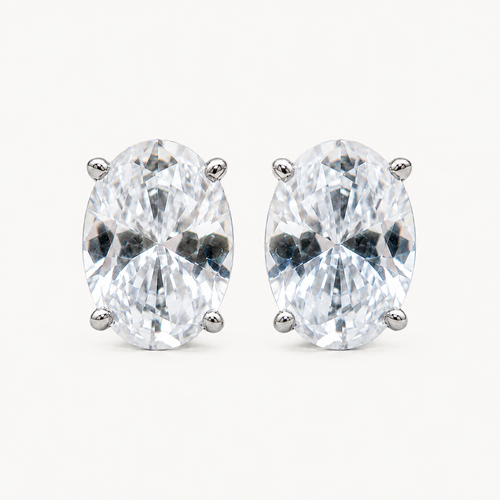 Boucles d'oreilles puces en diamant taille ovale
