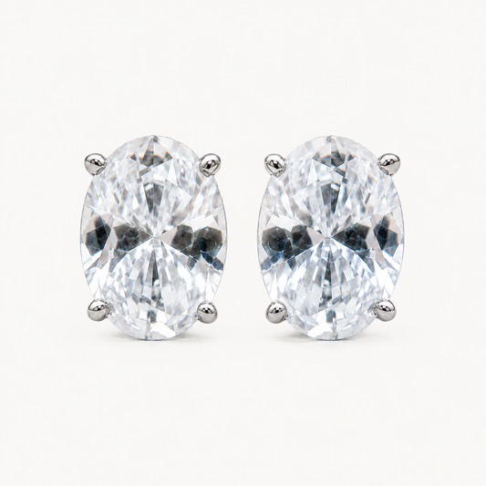 Boucles d'oreilles puces en diamant taille ovale