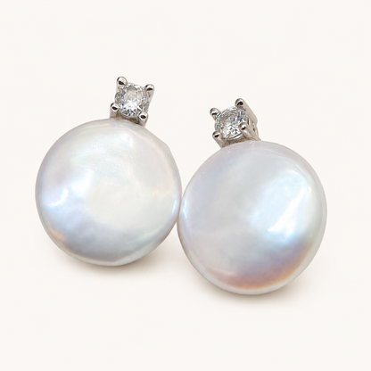 Boucles d'oreilles puces en perle et diamant