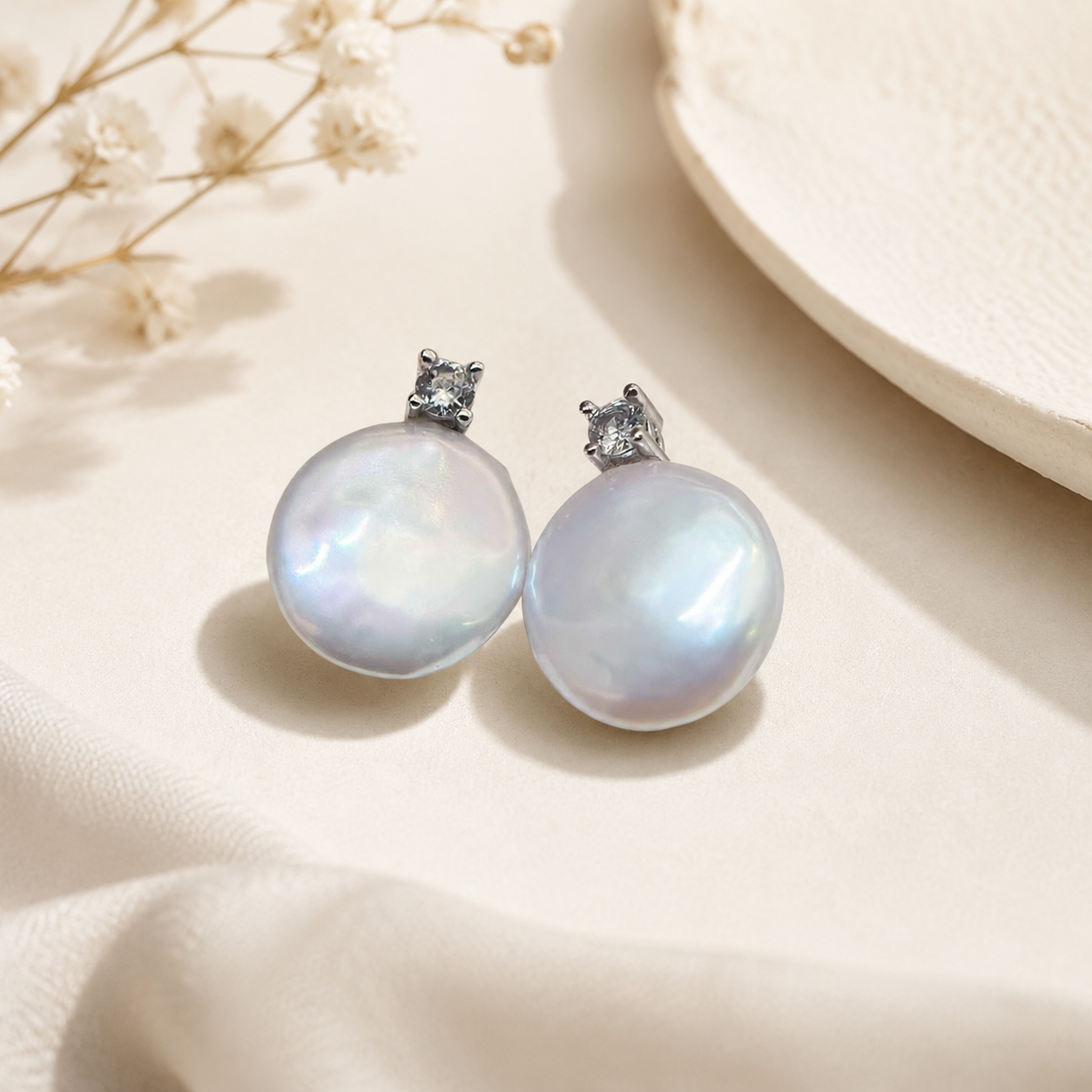Boucles d'oreilles puces en perle et diamant
