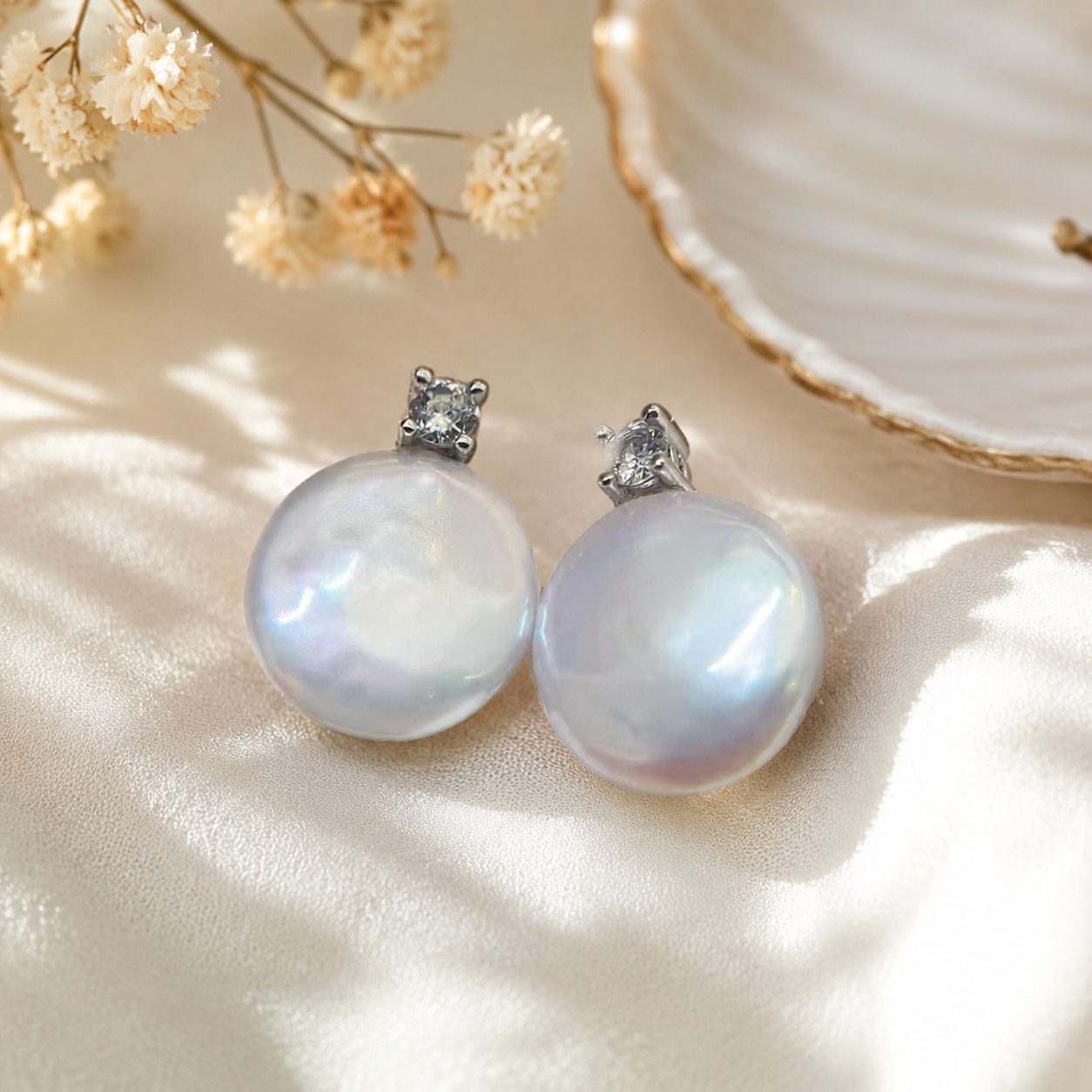 Boucles d'oreilles puces en perle et diamant