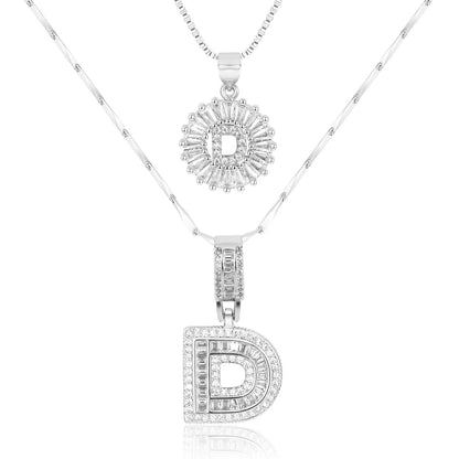 Colliers avec initiale en diamant