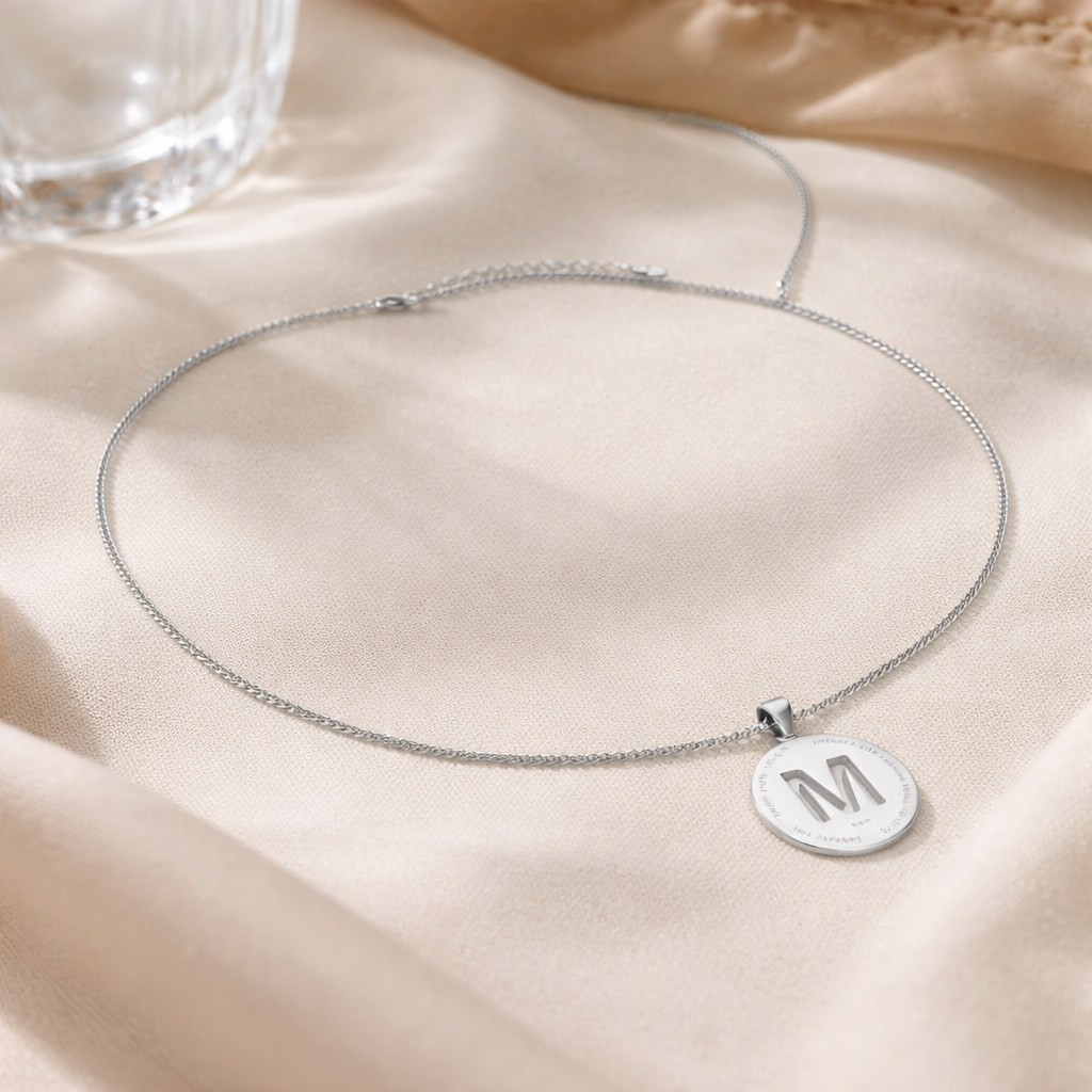 Collier Médaillon Initiale Élégant