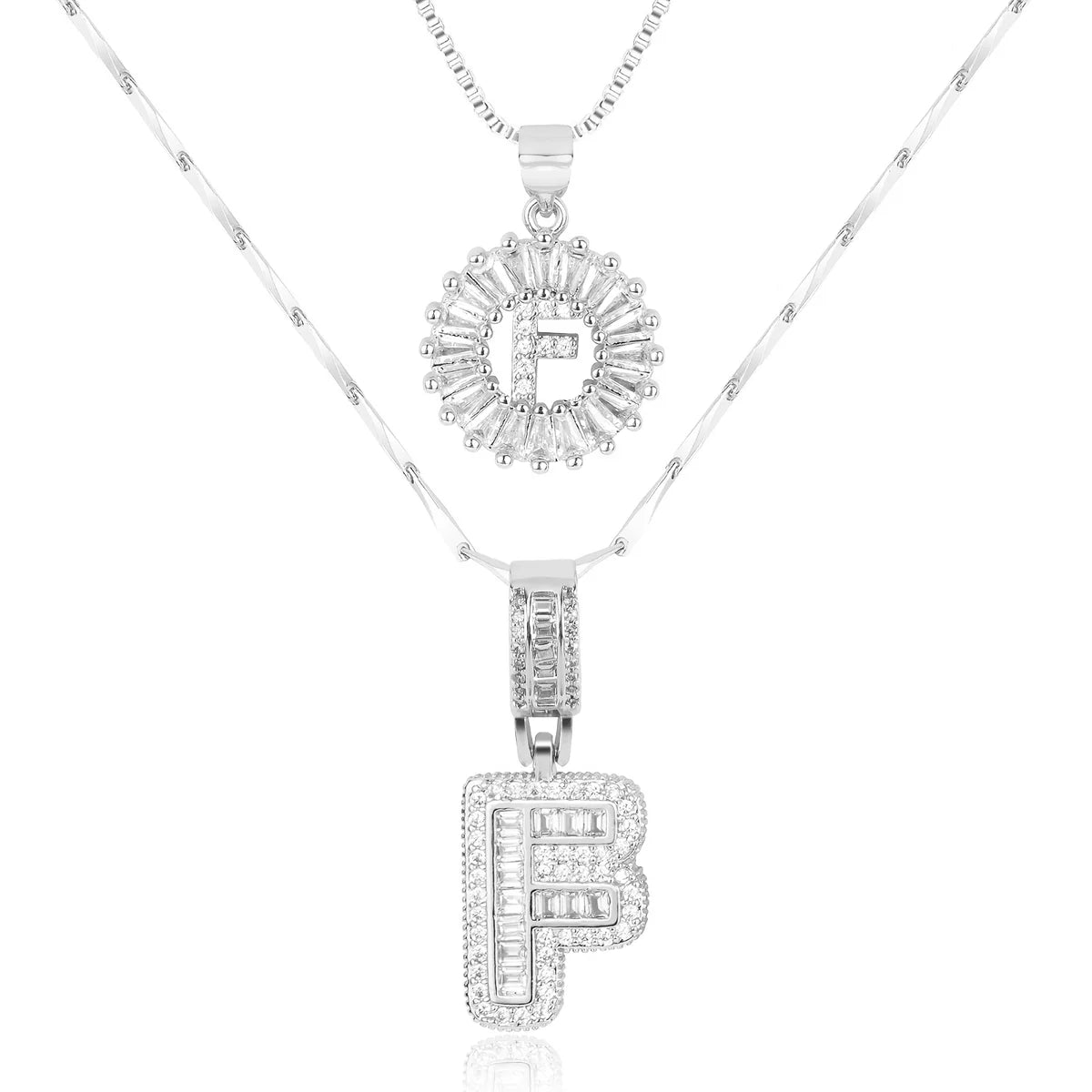Colliers avec initiale en diamant