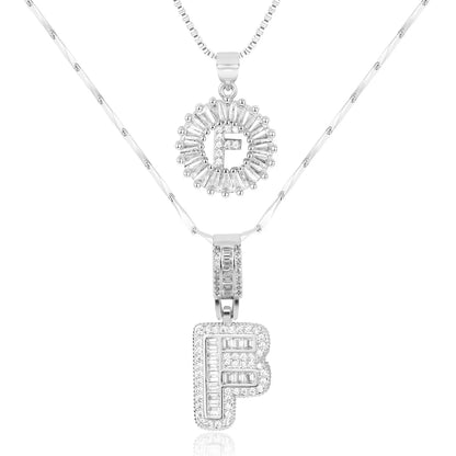 Colliers avec initiale en diamant