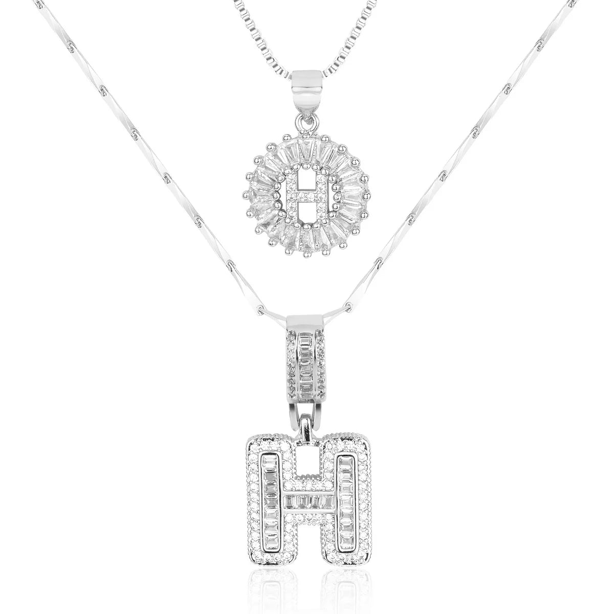 Colliers avec initiale en diamant
