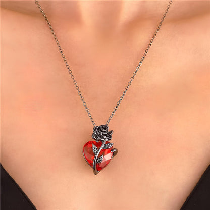 Collier Rose Sombre au Cœur Rouge