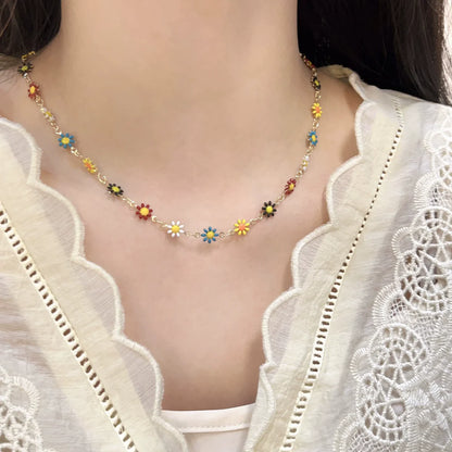 Collier Marguerites Blancs et Colorés