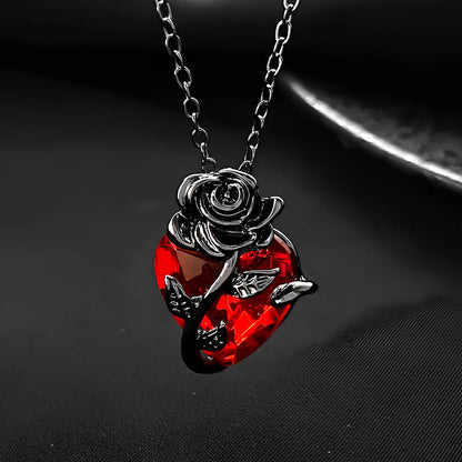 Collier Rose Sombre au Cœur Rouge