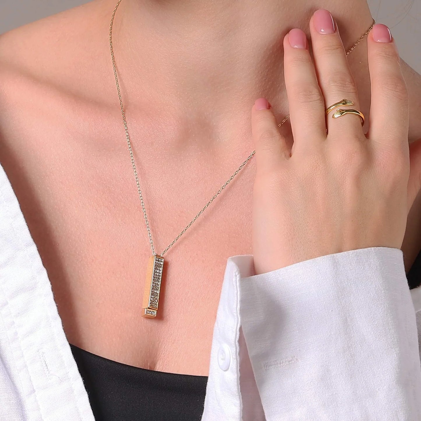 Collier Barre Verticale Pavée de Cristaux "I Love You"